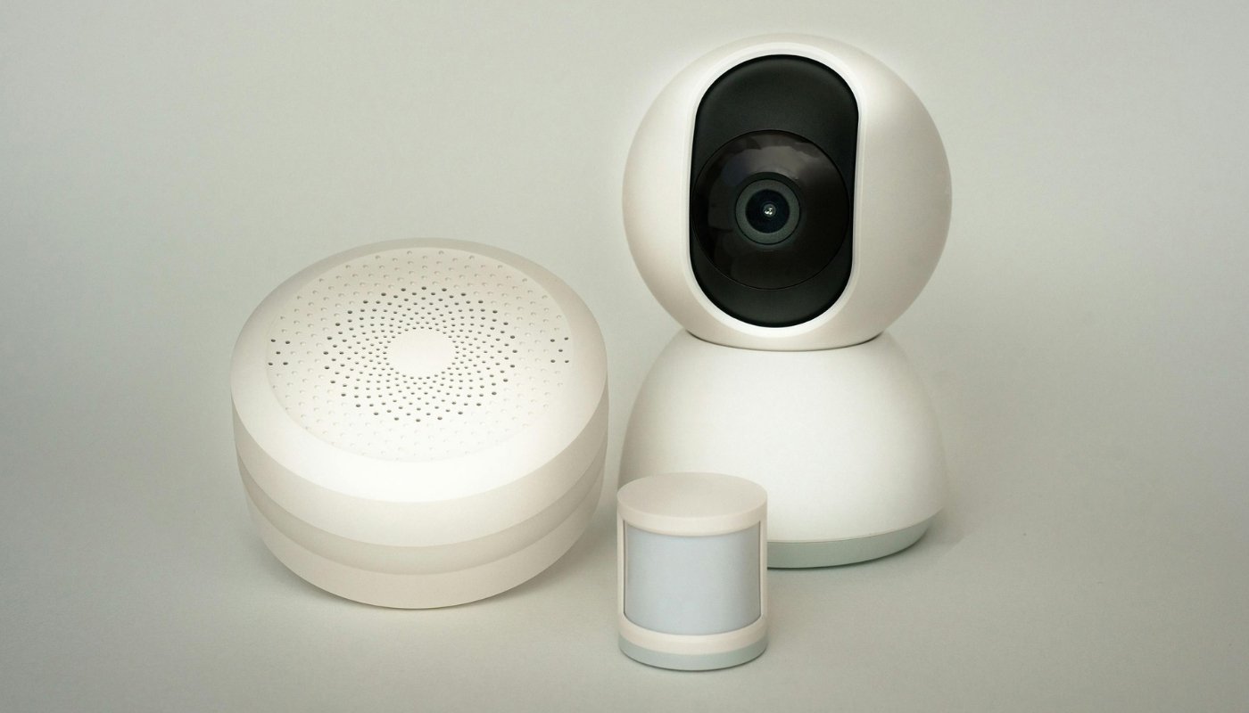 Outdoor Deployment of PNM-9085RQZ Outdoor installation of PNM-9085RQZ surveillance camera